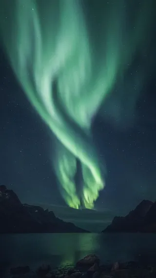 绿色极光壁纸图片