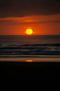 海边夕阳傍晚风景图片