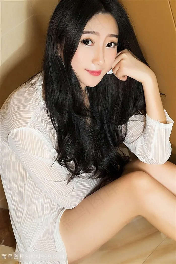 穿着衬衣的清纯美腿美女图片