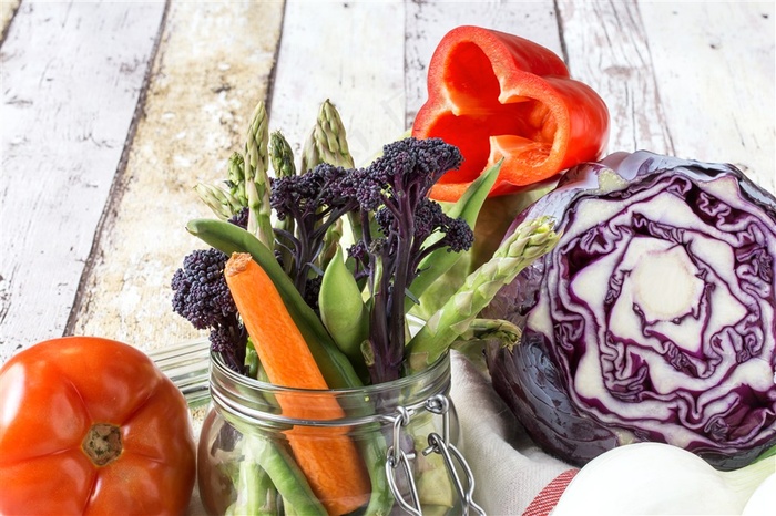 番茄胡萝卜和紫甘蓝