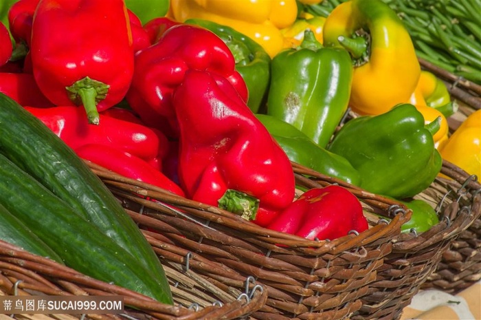 篮子装着的辣椒图片