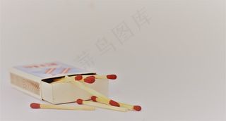 一盒红磷火柴图片