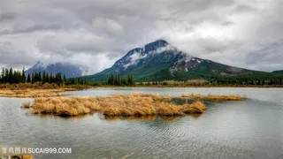湖畔山脉美景壁纸