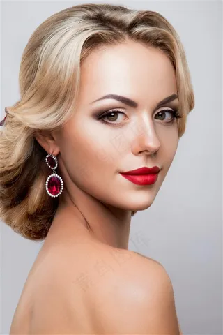 美女流行美盘发图片