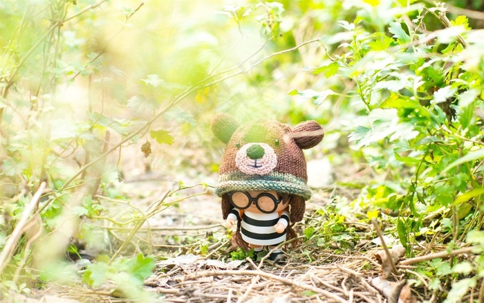 躲进草丛的蒙奇奇