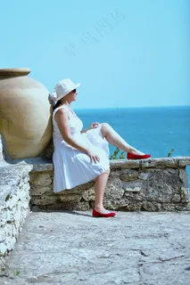 海边度假中年妇女图片 海边度假中年妇女图片