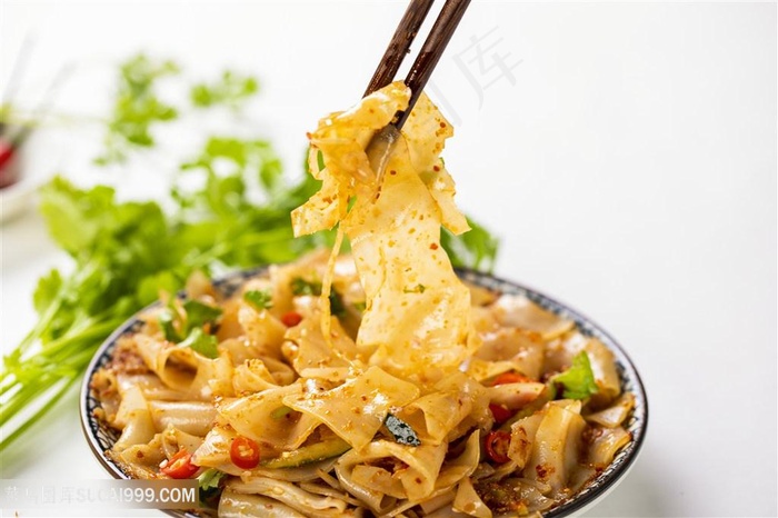 小暑麻辣凉皮辣椒葱花香料