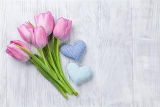 木板上的粉色花卉装饰背景高清图片