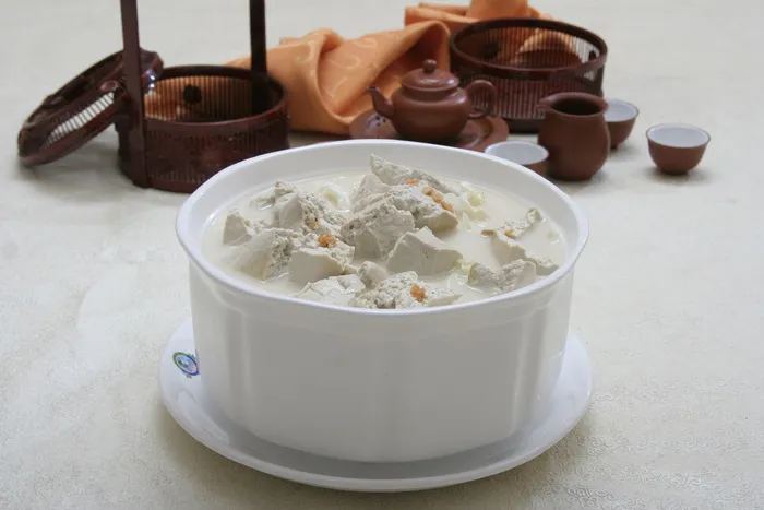 蟹黄老豆腐白菜 18元 咸鲜、奶汤浓郁