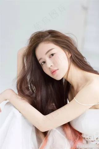 医美气质美女模特写真海报亚洲女神