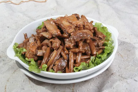 032  茶树菇烧排骨-昭君