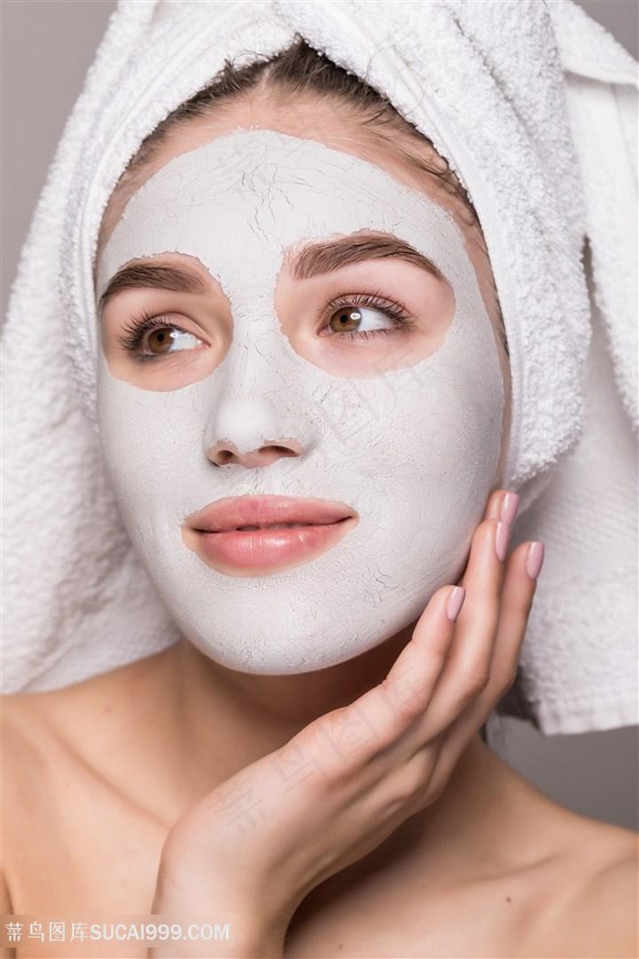 面膜保养的SPA女郎