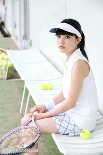 打网球的日本美女女生 打网球的日本美女女生