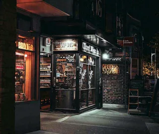 夜晚街道美食小店户外灯光摄影