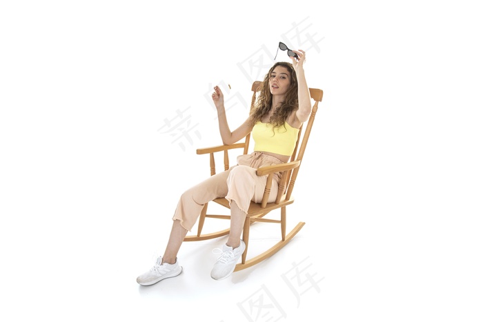 霸气手持香烟美女图片