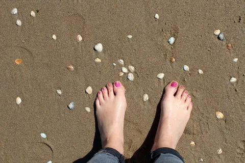 沙滩光脚丫图片