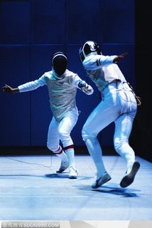 比赛运动-两名击剑的运动员