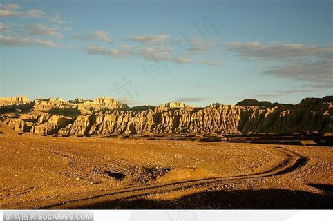 西藏人文风情-夕阳下的金色土丘