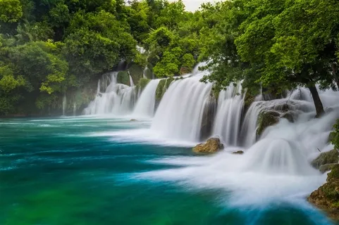 高清山水瀑布风景图片