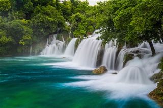 高清山水瀑布风景图片