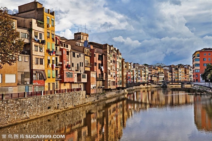 西班牙赫罗纳小镇风光图片素材