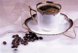 品味咖啡-一杯咖啡与咖啡豆