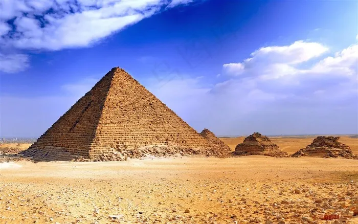 金字塔美丽风景图片