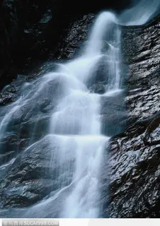 山脉上洒下的水流 山脉上洒下的水流