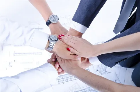 团队合作多人握手手势图片 团队合作多人握手手势图片