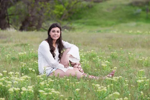 巴西草地美女写真图片