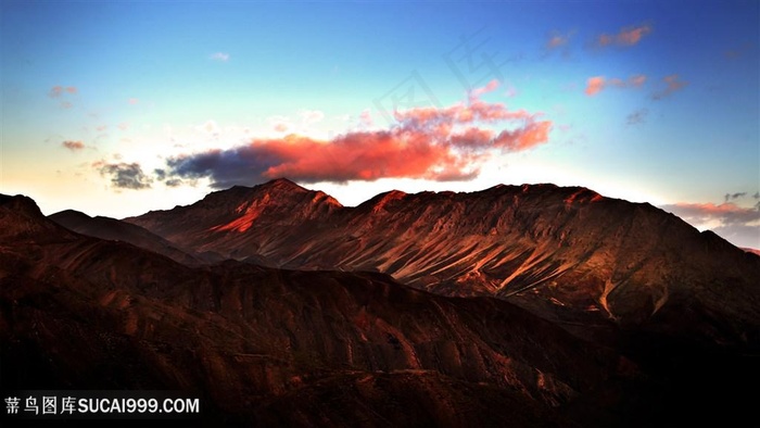 巍峨山脉风景画壁纸