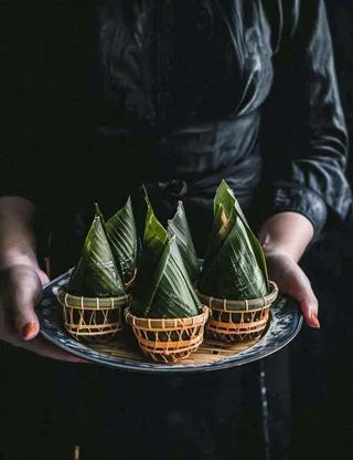 端午节粽子粽叶绿色粽香美食佳节摄影图