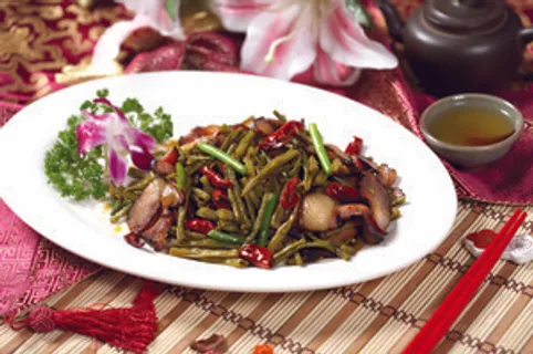 腊肉炒干豆角  腊肉炒干豆角