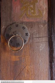 中华传统工艺-褐色的门