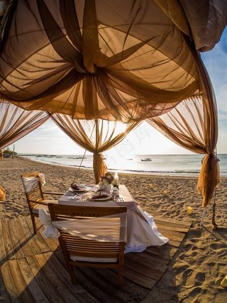 海边浪漫的帐篷素材