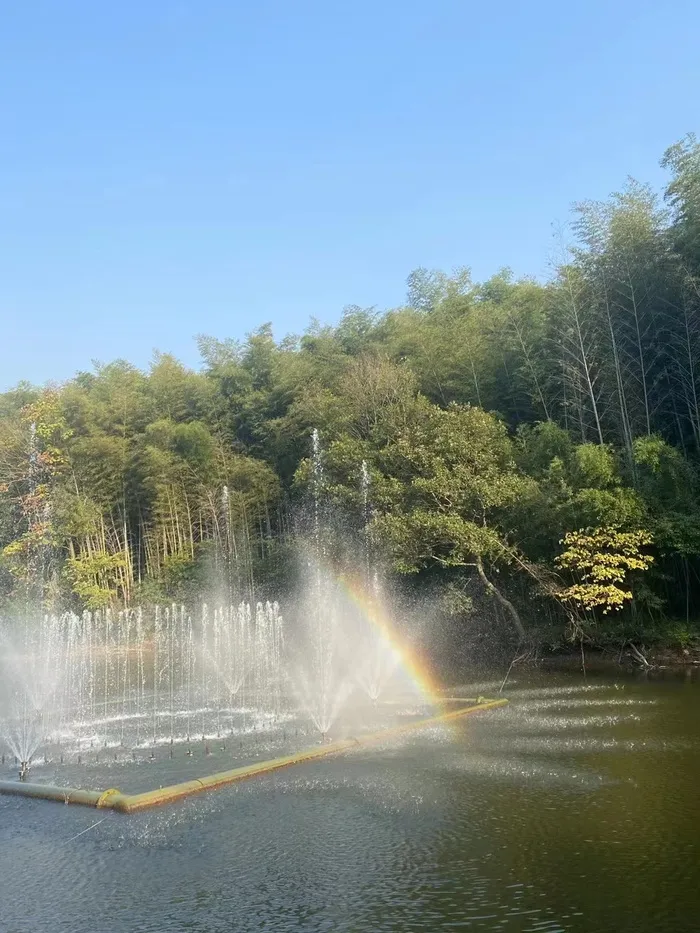 湖面彩虹高清背景图