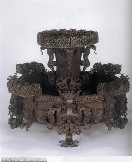 中华传统工艺-精美的镂空灯台 中华传统工艺-精美的镂空灯台