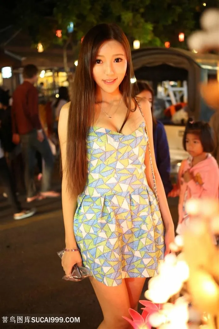 街拍性感长裙清纯美女