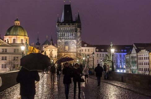 欧式古堡灯光夜景图片