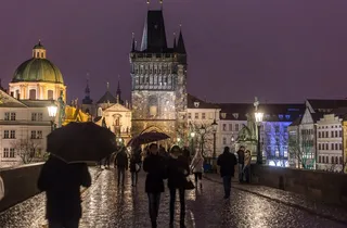 欧式古堡灯光夜景图片