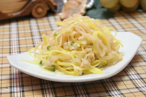 萝卜拌蛰丝16元