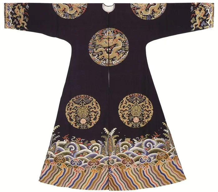 古代帝王精美礼服高清图片