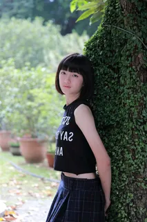 短发美女蔡谨卉素材