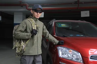 军迷风特工造型男士人物汽车