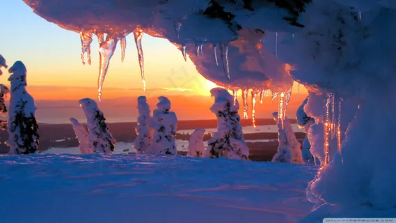 冬季冬天白色山峰白雪冰柱