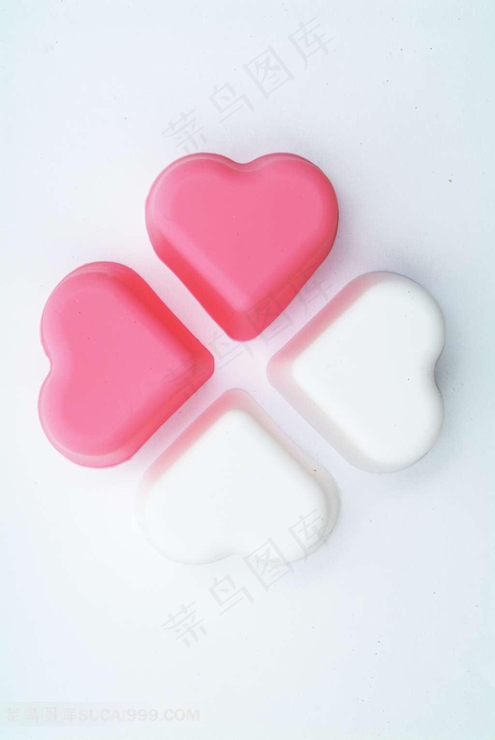 心形构成的四叶草