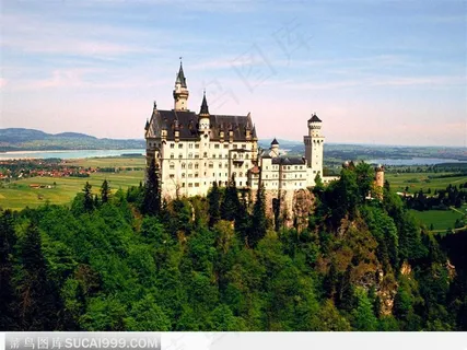 山顶上的欧洲城堡图片