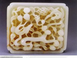 传统工艺-精美的飞龙花纹玉器