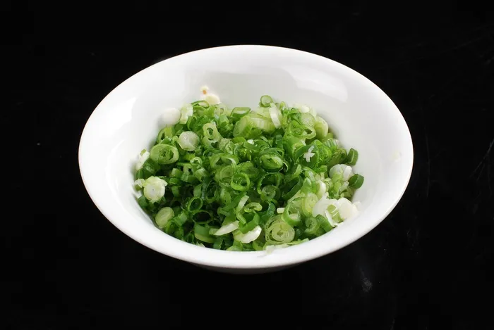 葱火锅店配料调味料一碗葱设计素材