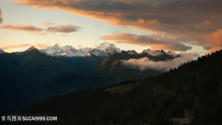 黄昏唯美山脉壁纸